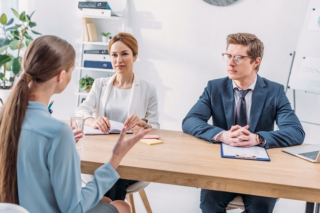 در جلسه مصاحبه شغلی در آلمان چه رفتار و عملکردی باید داشته باشیم؟