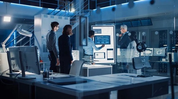 تأثیر وسعت شرکت یا سازمان محل فعالیت بر حقوق مهندس کامپیوتر