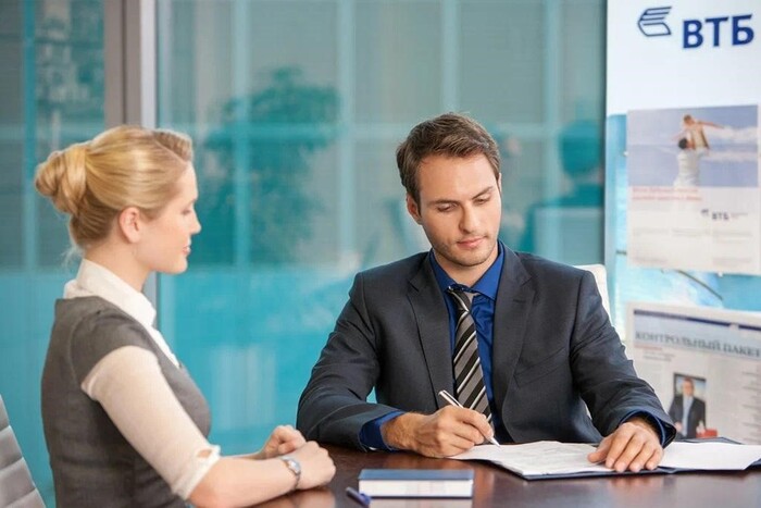 شرایط لازم برای استخدام به عنوان کارمند بانک در کانادا